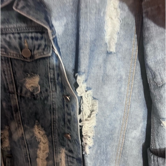 Woman’s fantastic jean jacket - Picture 2 of 7